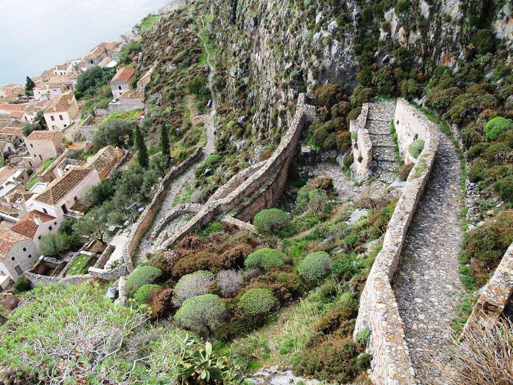 Liotrivi Historical Mansion And Boutique Hotel 모넴바시아 외부 사진